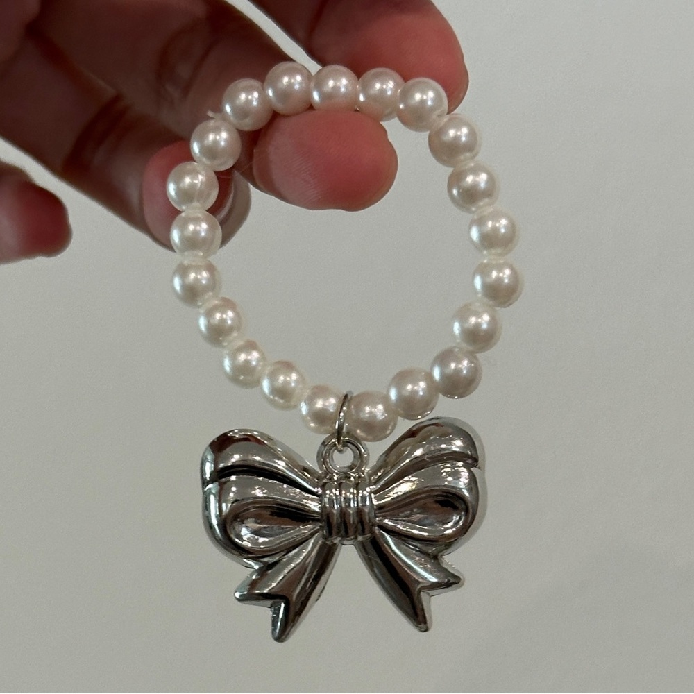 Labubu pearl necklace (accessory ONLY)